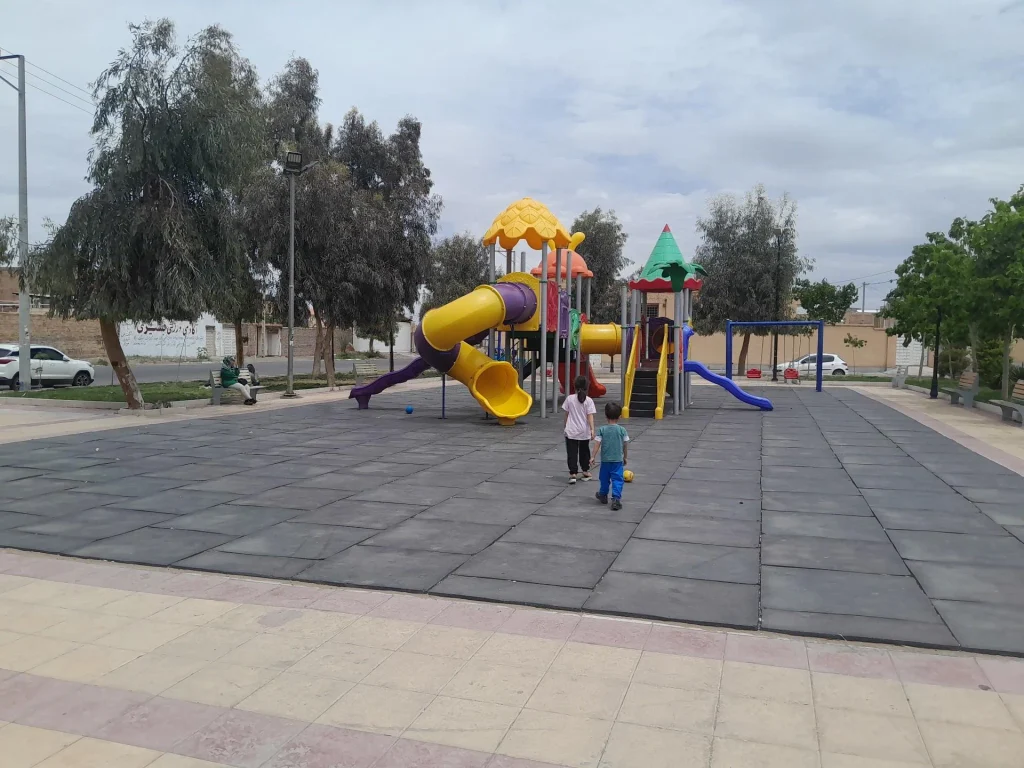 پارک خبرنگار رفسنجان با فضای سبز و محیط شهری - در رفسنجان کجاست